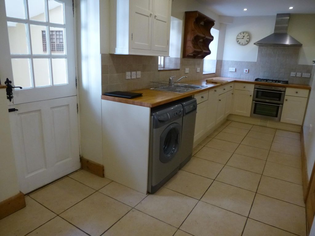 Property photo 2 of 8 Kitchen