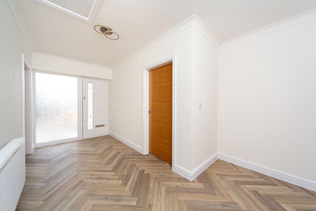 Property photo 2 of 26