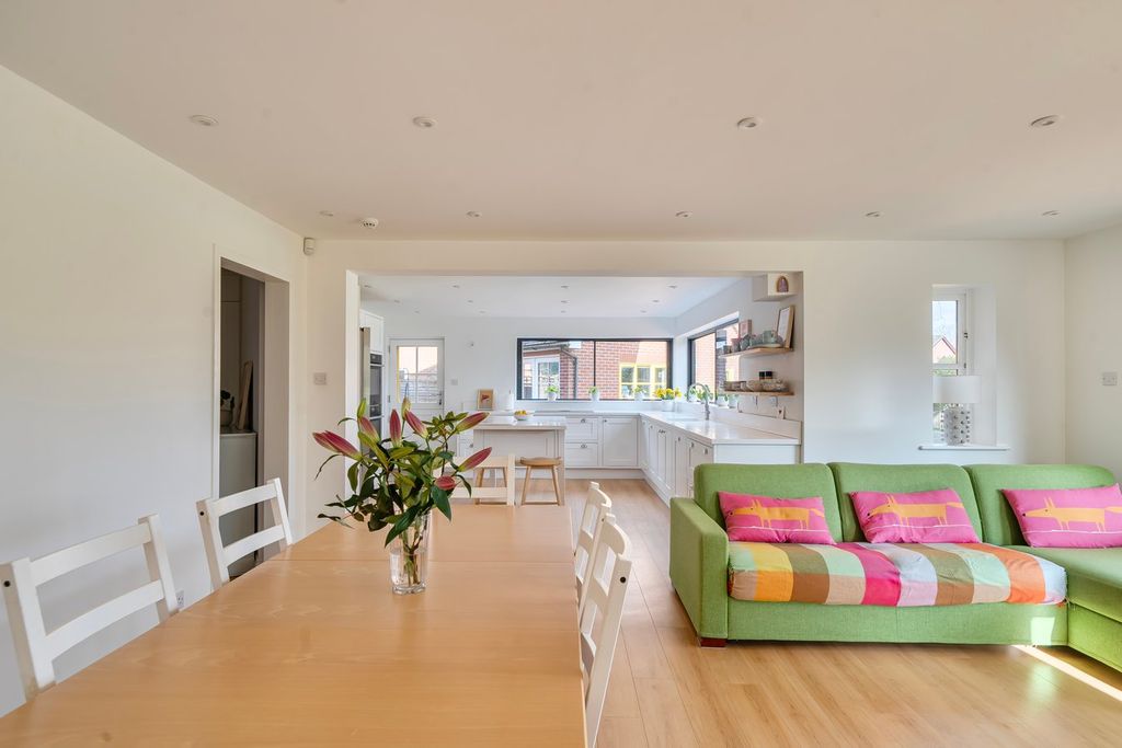 Property photo 3 of 23