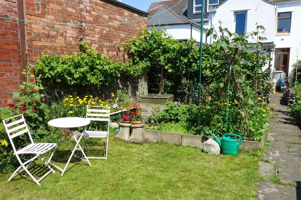 Property photo 2 of 20 Garden 2.Jpg