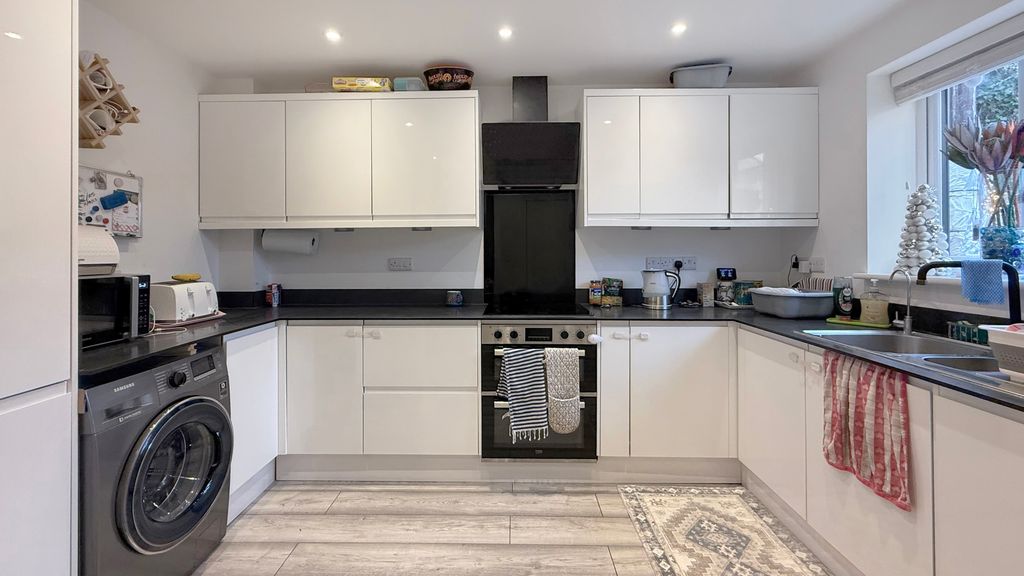 Property photo 3 of 12 Kitchen