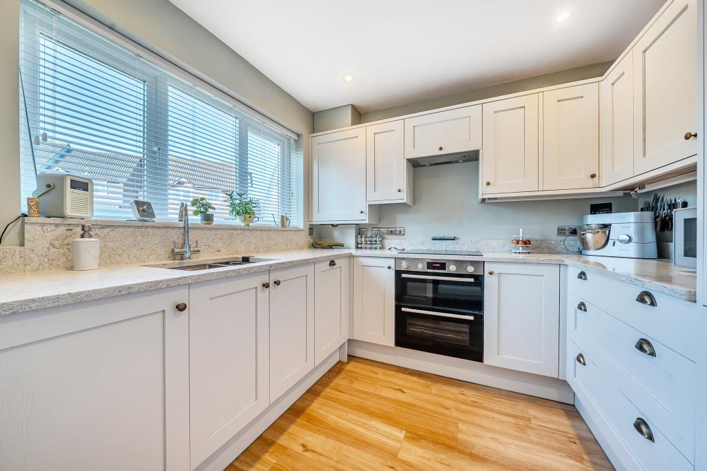 Property photo 3 of 19 Kitchen