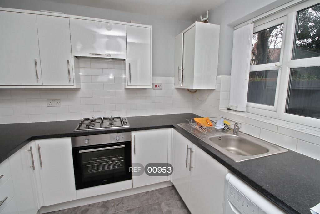 Property photo 2 of 17 Kitchen