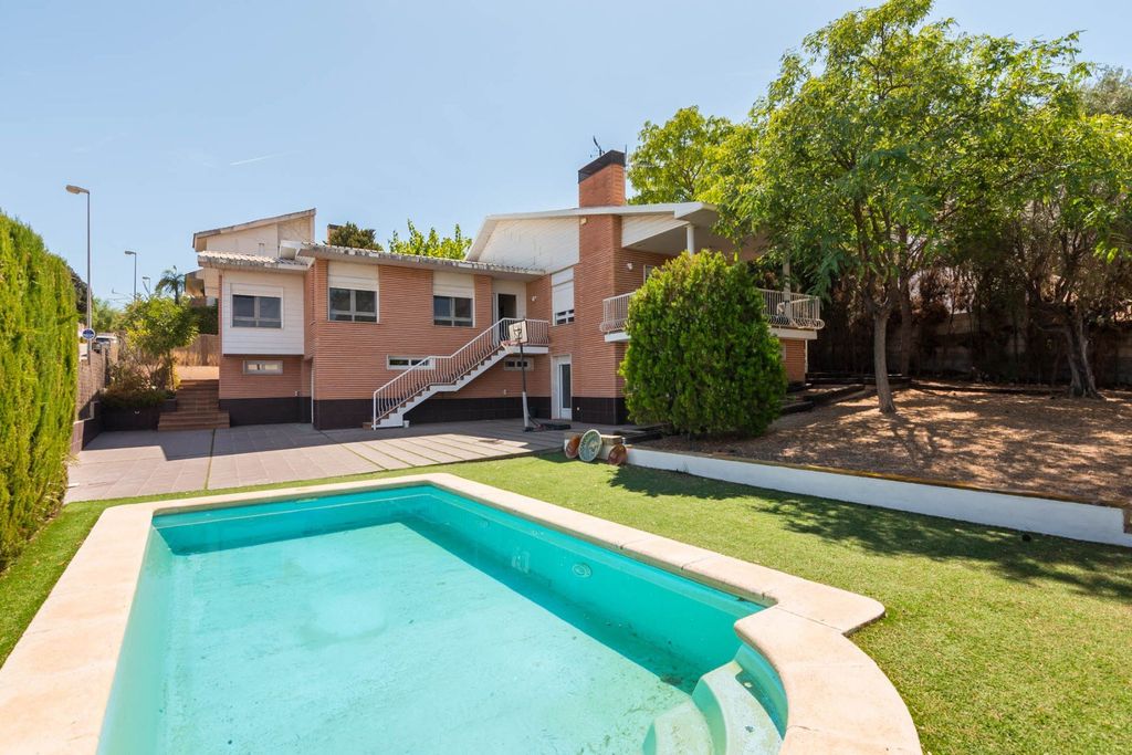 Property photo 1 of 49