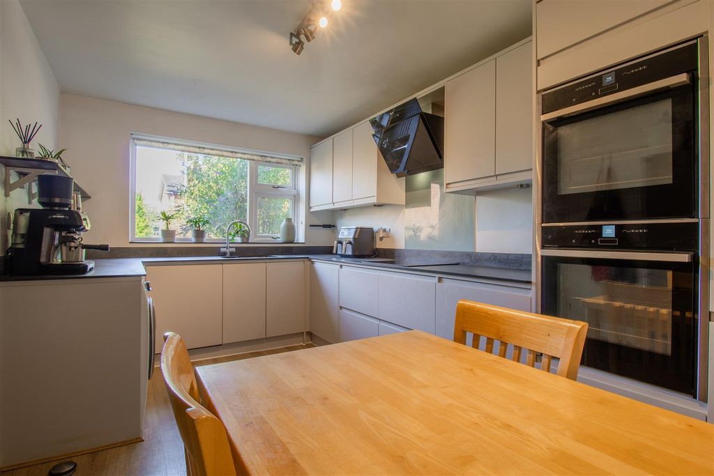 Property photo 2 of 22 Linley Road, 51-30.Jpg