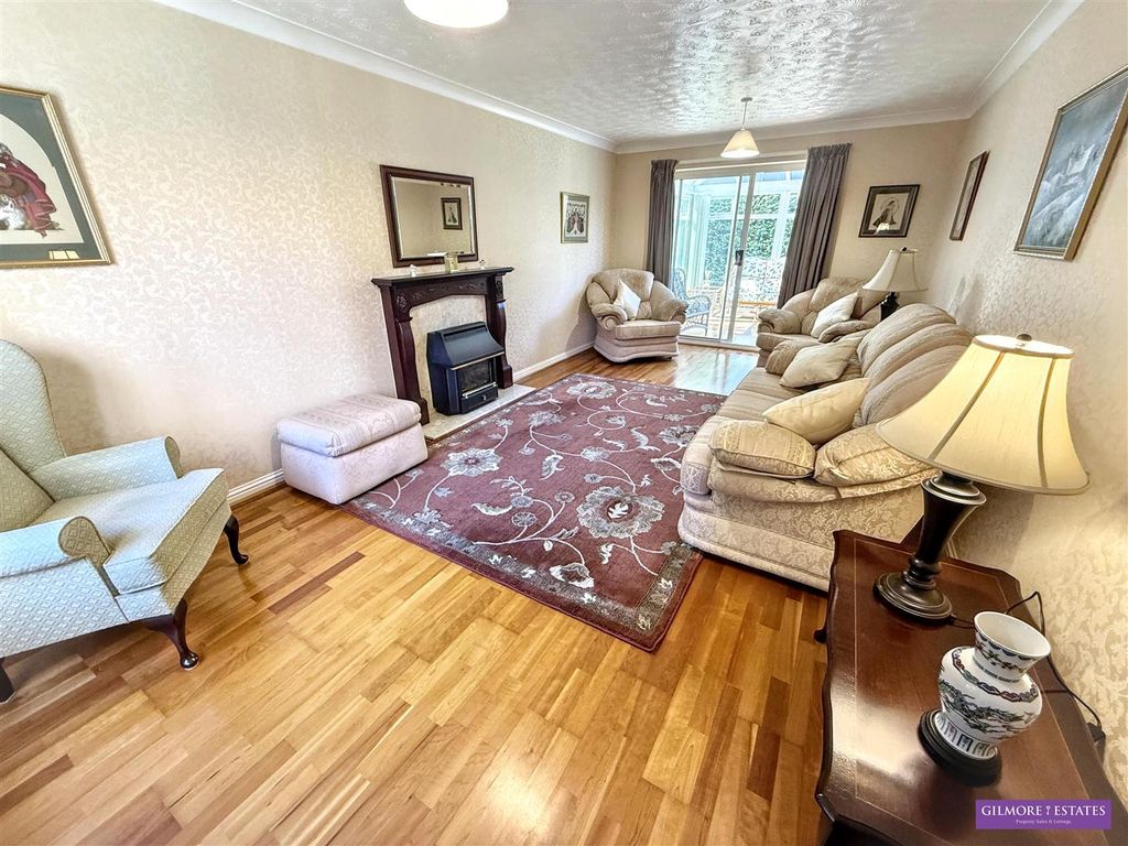 Property photo 2 of 19 Lounge