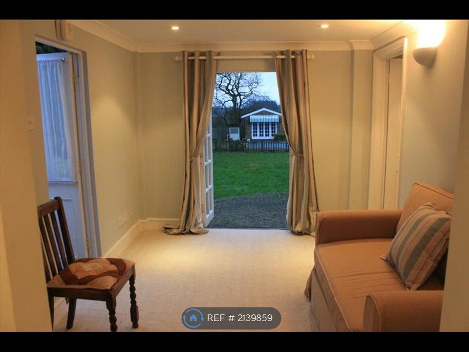 Property photo 3 of 15 Lounge