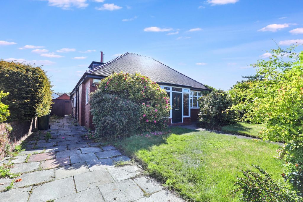 Property photo 1 of 11 Coudray Road - Front