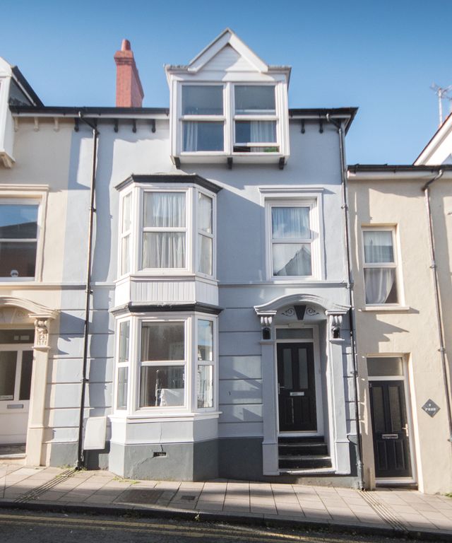 Property photo 1 of 5