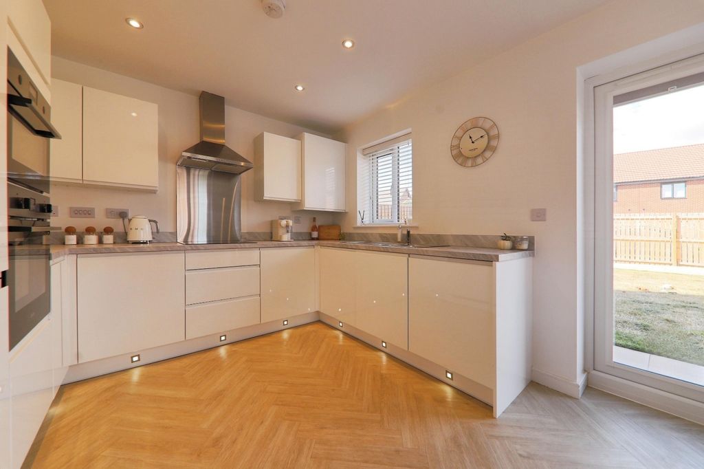 Property photo 3 of 15 5369476