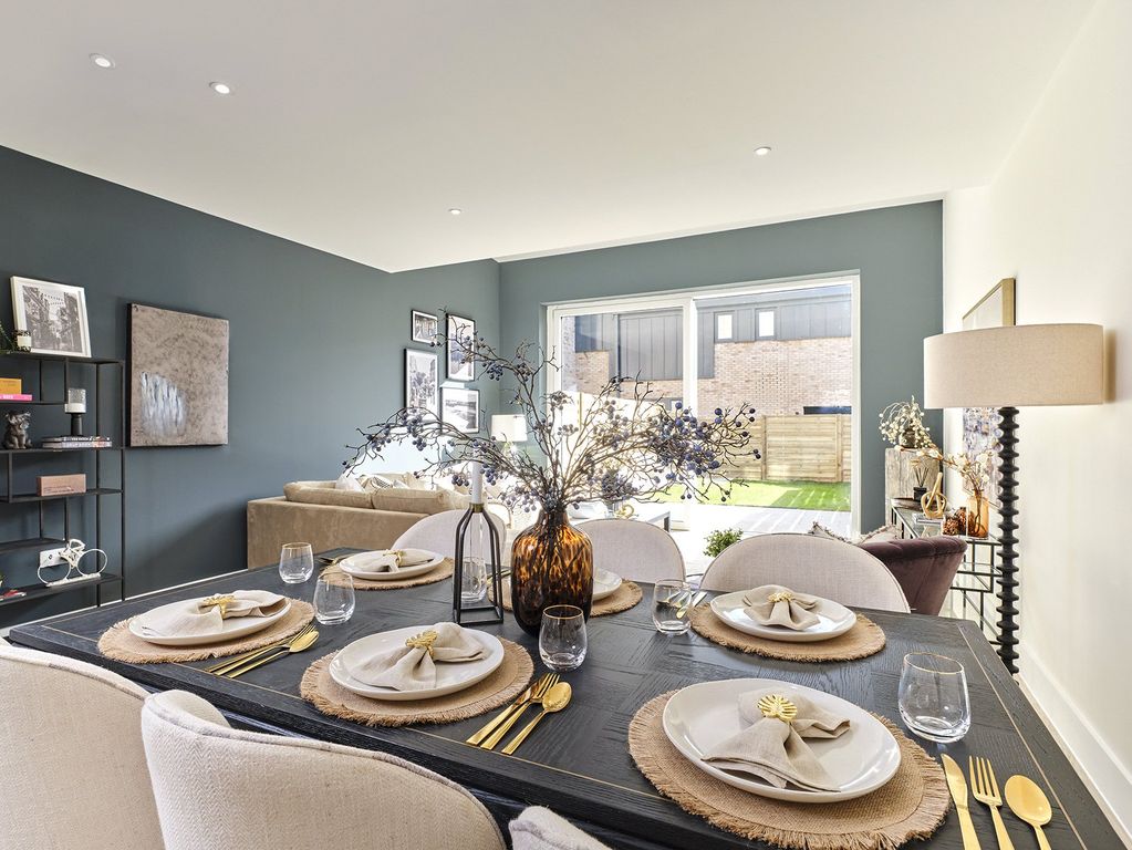 Property photo 3 of 10 Show Home