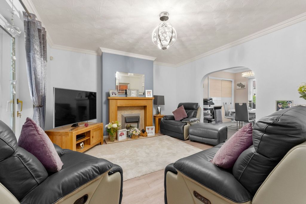 Property photo 3 of 27