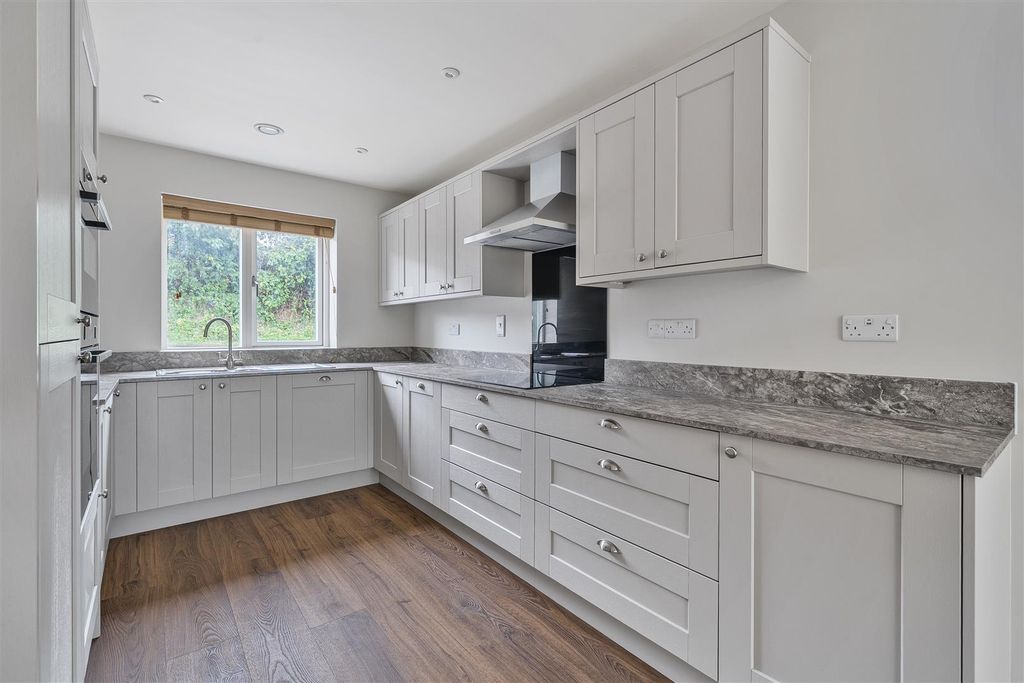 Property photo 3 of 14 Kitchen