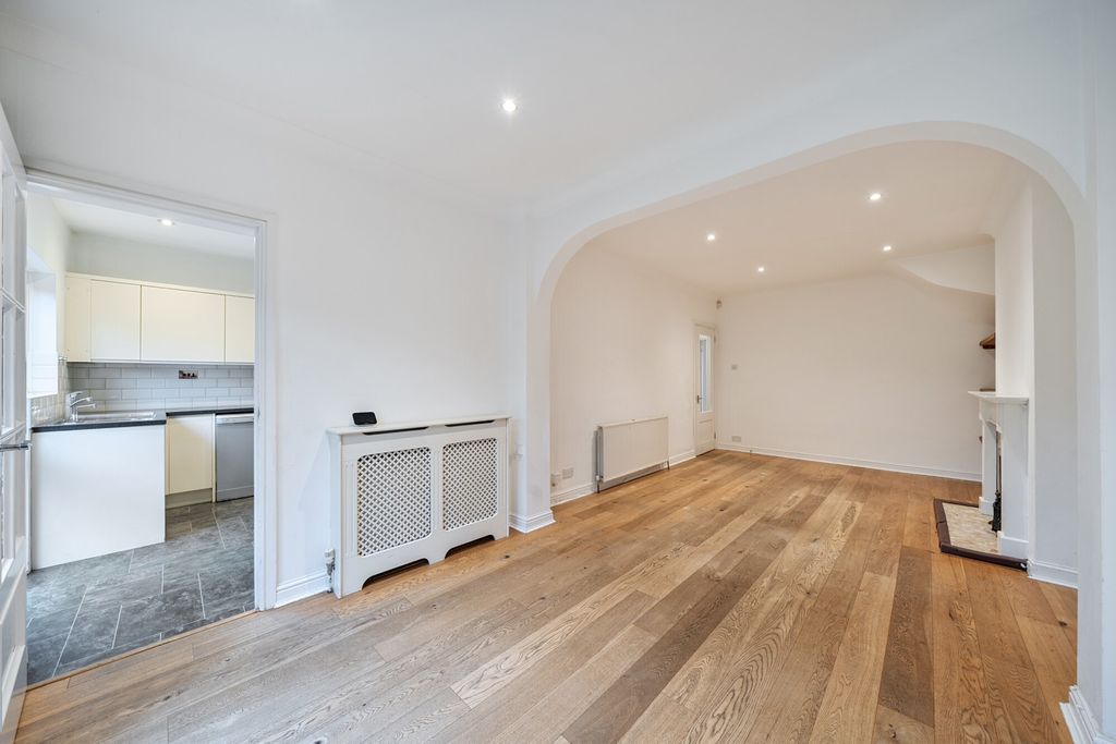 Property photo 3 of 21 1392893-11-694028...