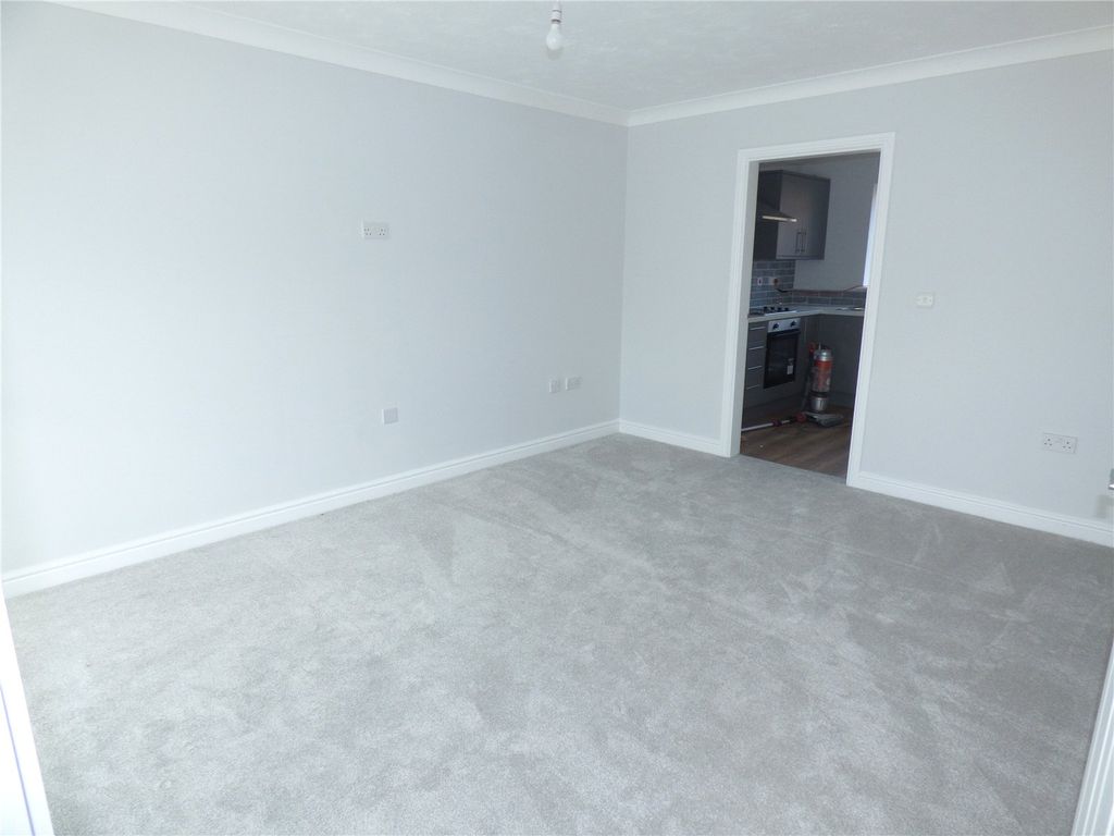 Property photo 3 of 14 Lounge