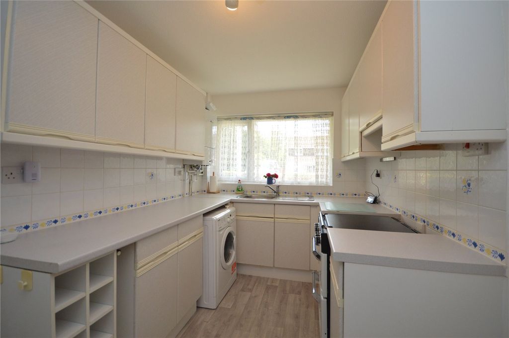 Property photo 3 of 11 Kitchen