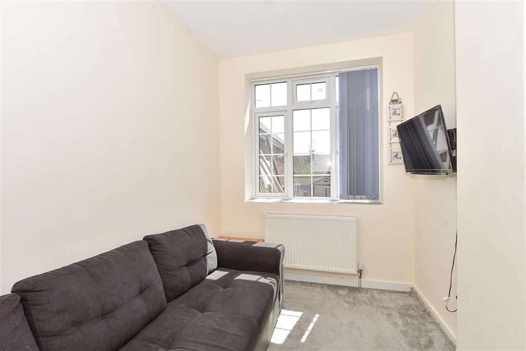 Property photo 1 of 13 Lounge