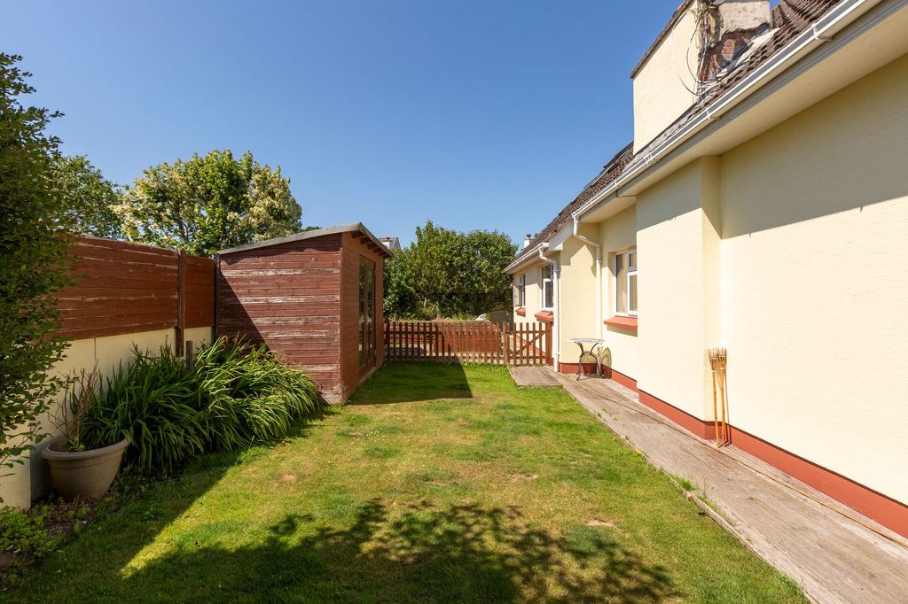 Property photo 3 of 49