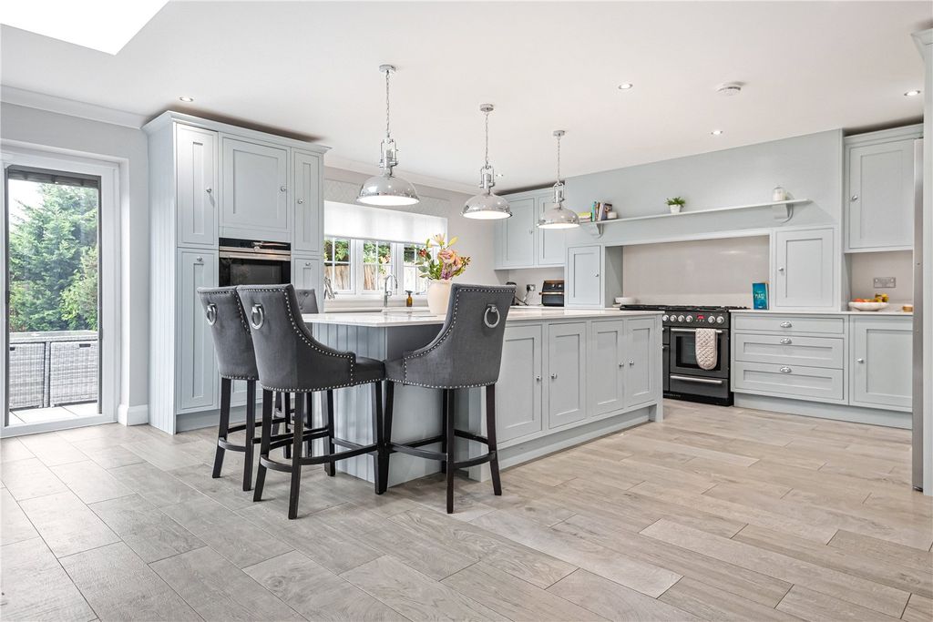 Property photo 2 of 36 Picture No. 14