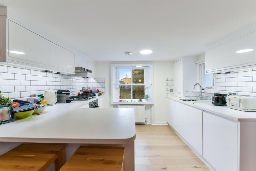 Property photo 3 of 10 Image