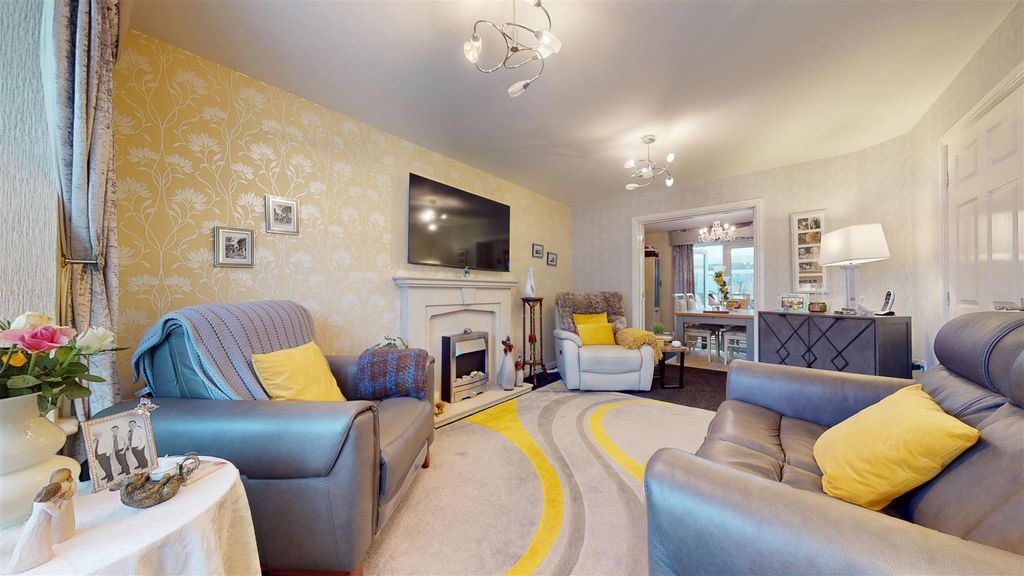 Property photo 2 of 36 Cygnet Gardens, Reception Room