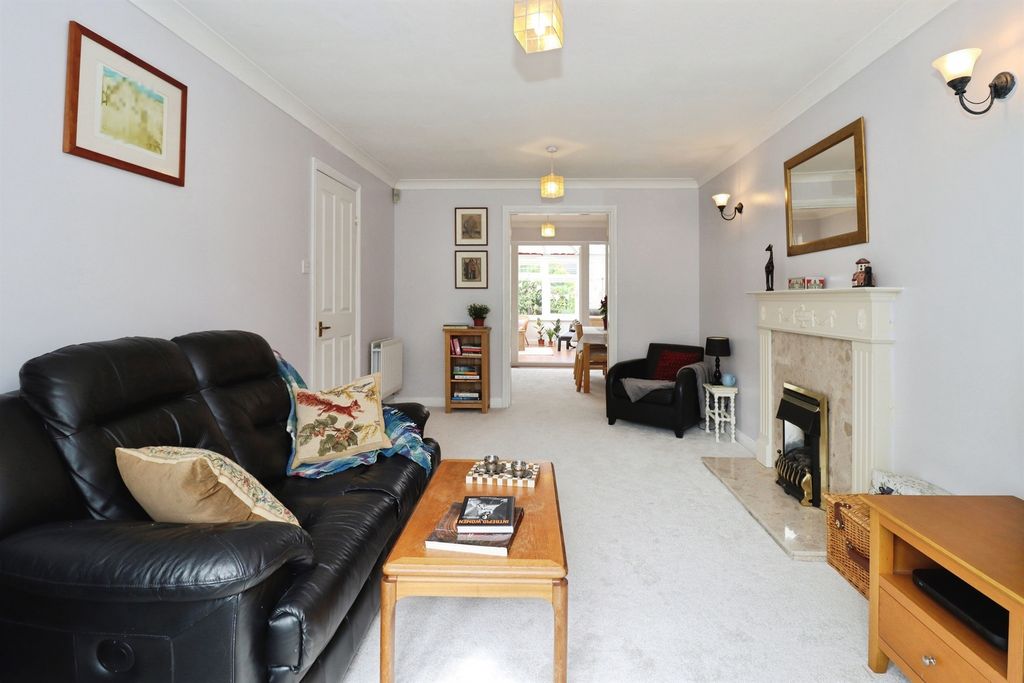 Property photo 2 of 31