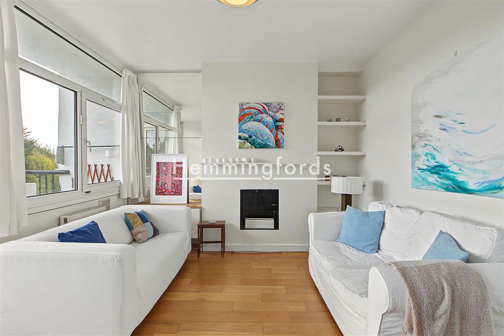 Property photo 3 of 13 Redmond House N1-4.Jpg