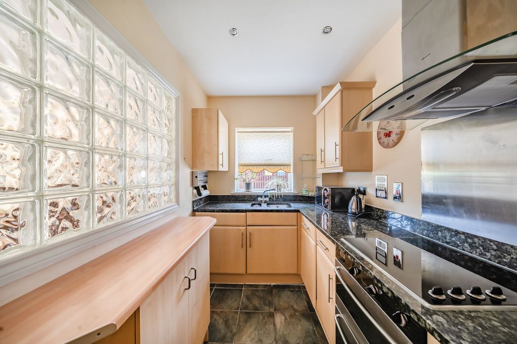 Property photo 3 of 8 Kitchen
