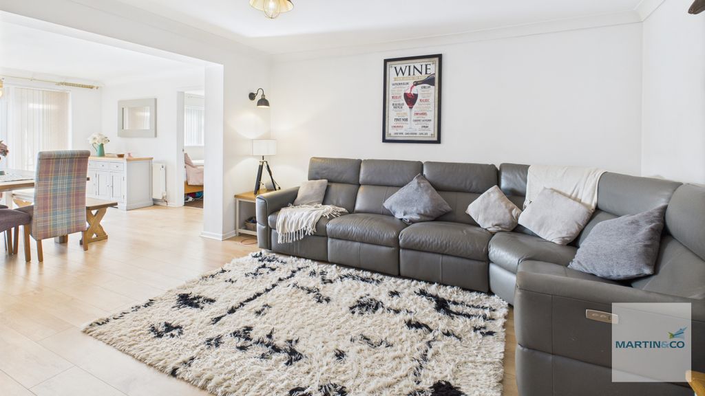 Property photo 3 of 22 Cam03663G0-Pr0161-Still010