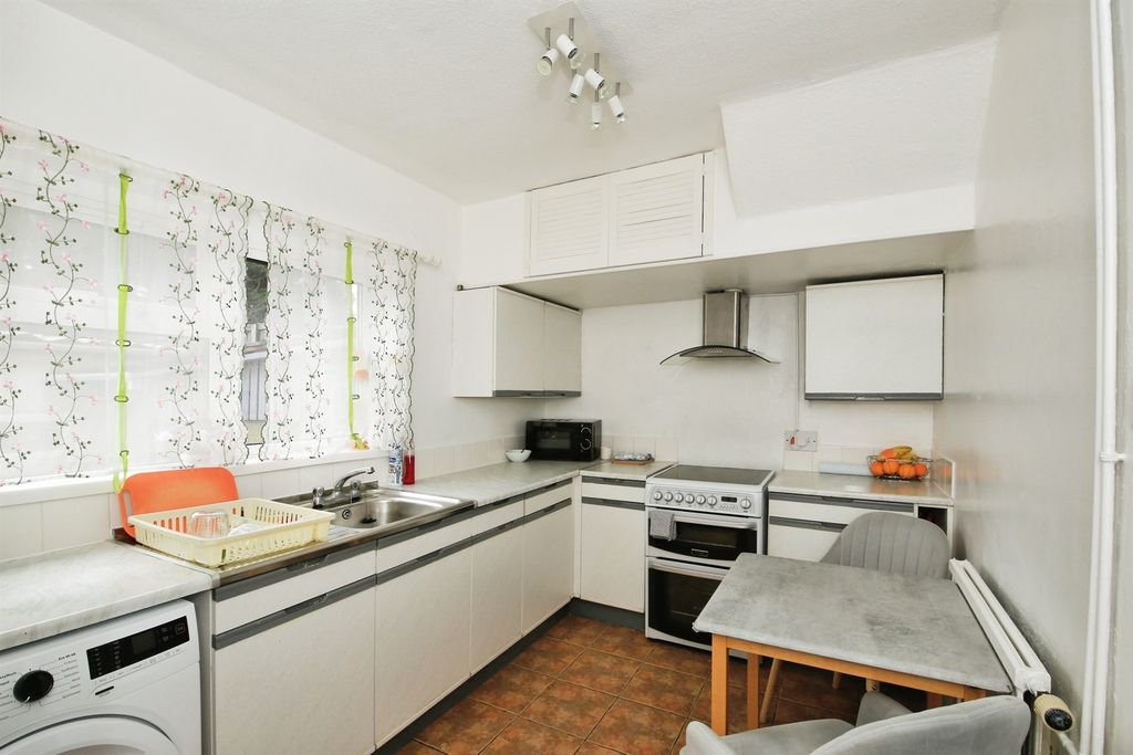 Property photo 3 of 19