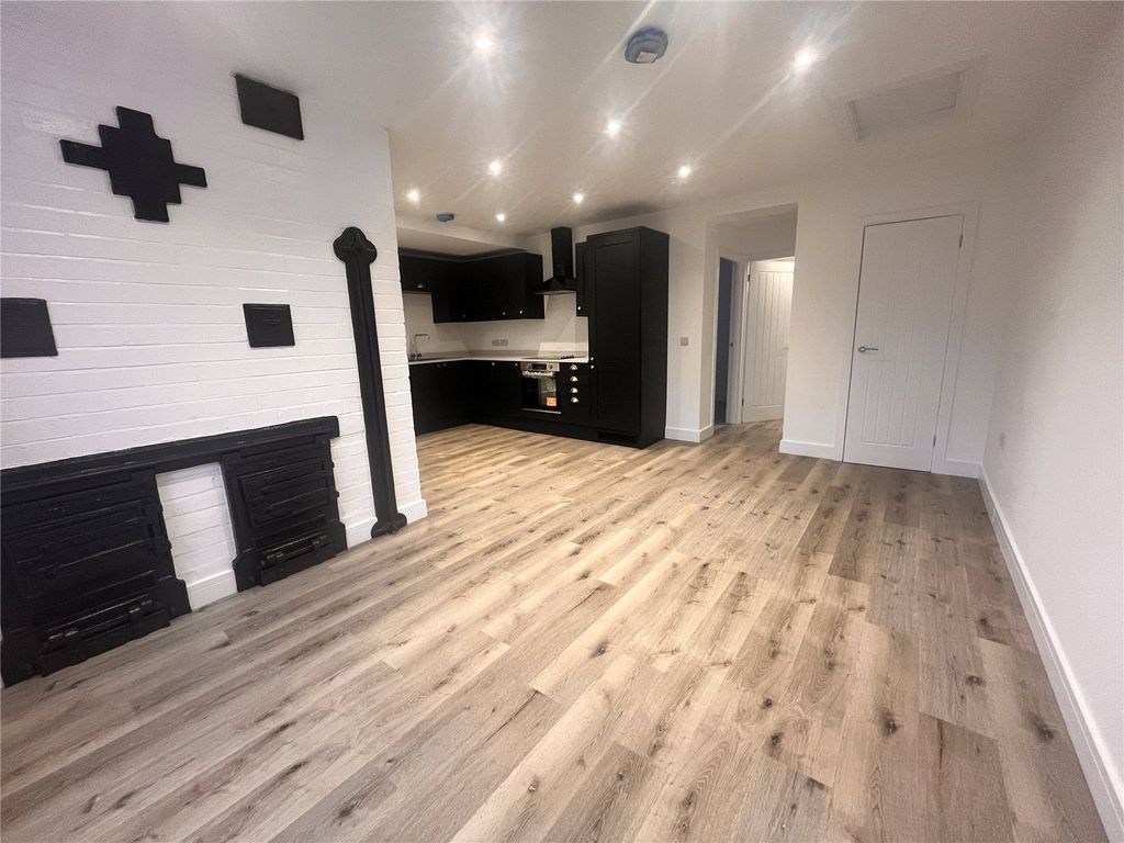 Property photo 3 of 8 Picture No. 05