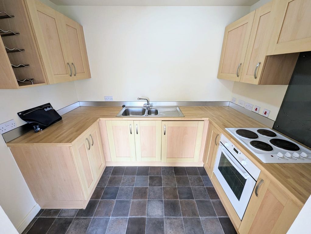 Property photo 3 of 6 Kitchen