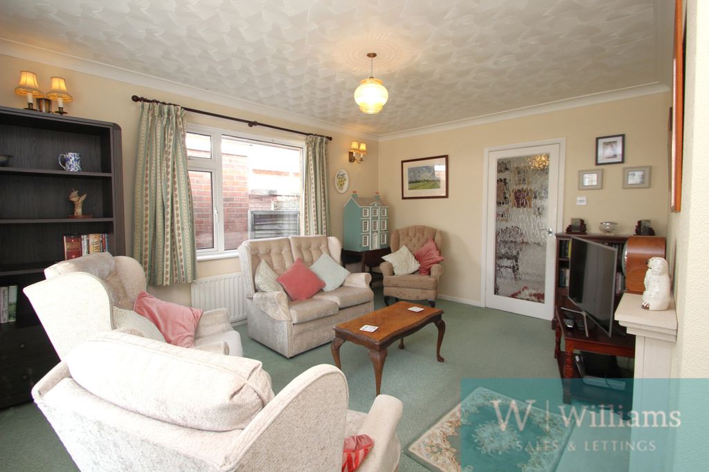 Property photo 2 of 17 .