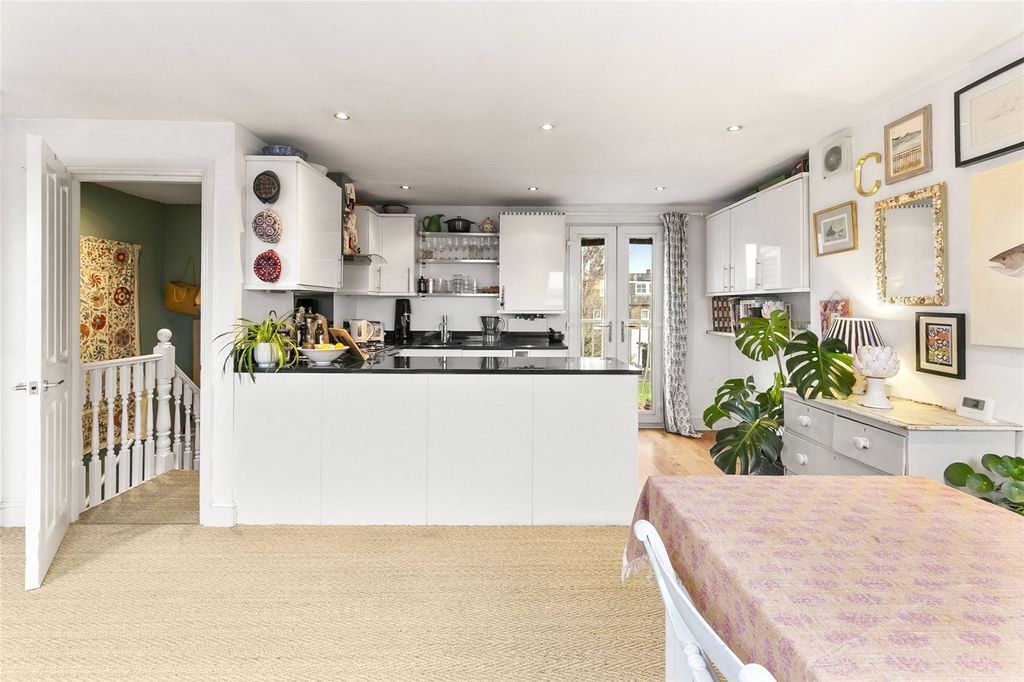 Property photo 2 of 11 Picture No. 14