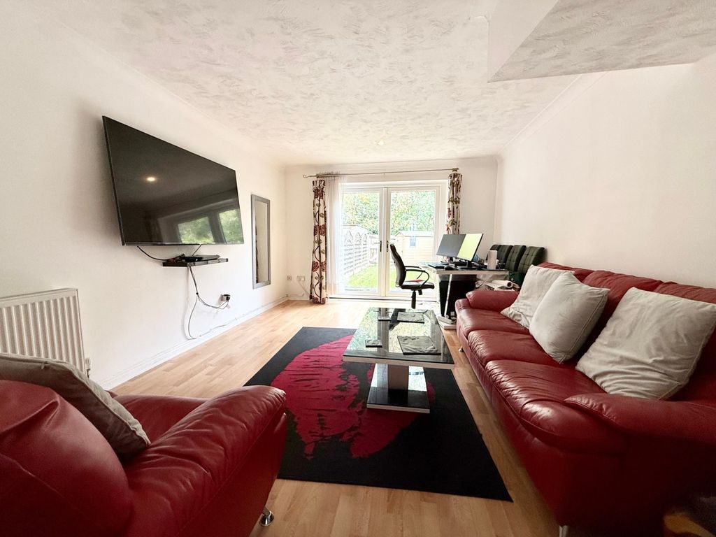 Property photo 2 of 9 Lounge