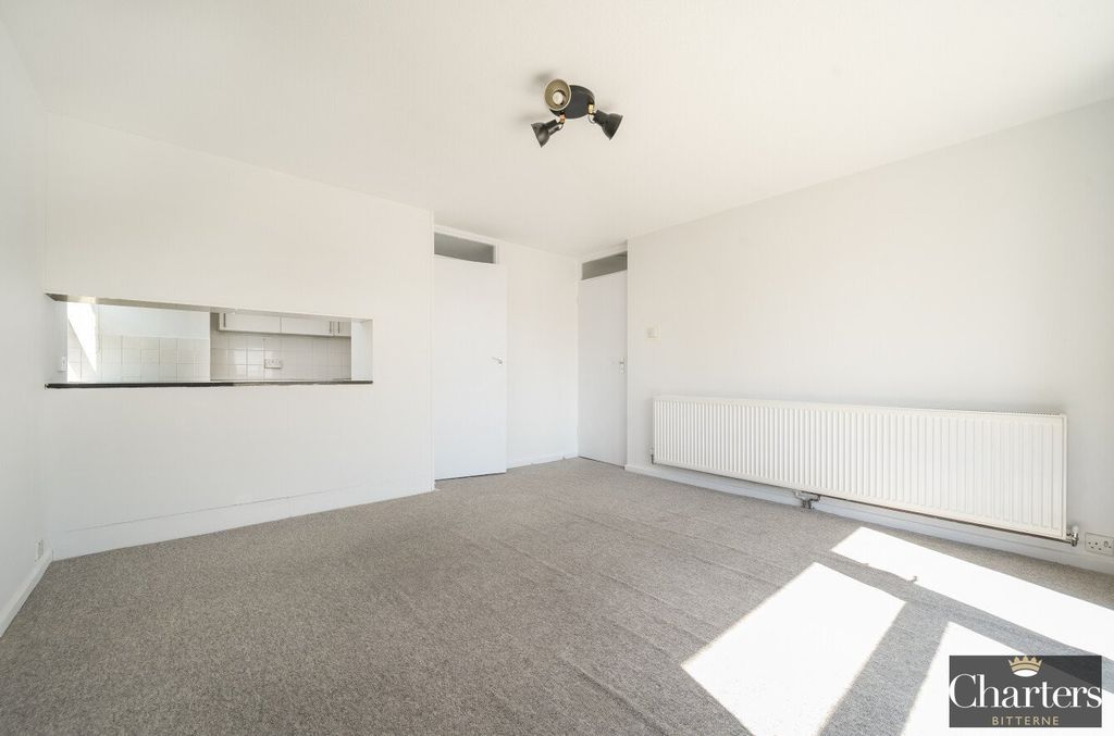 Property photo 3 of 17 Picture No. 01