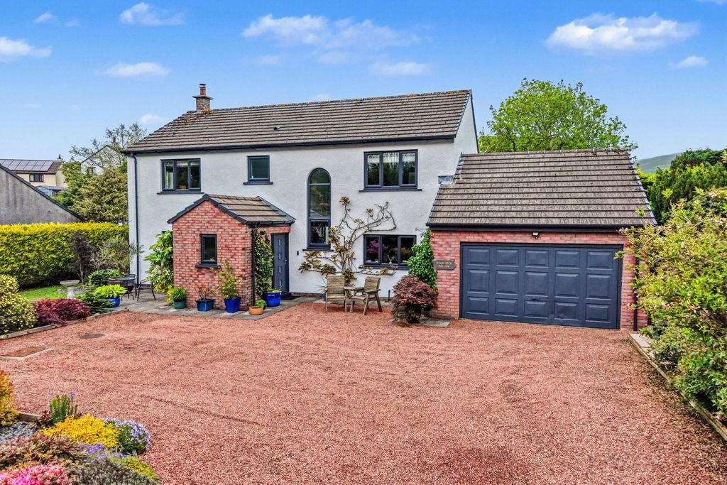 Property photo 2 of 41
