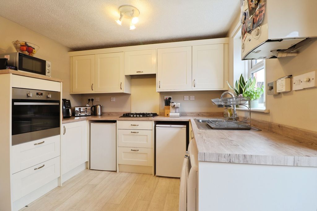 Property photo 2 of 15 Kitchen