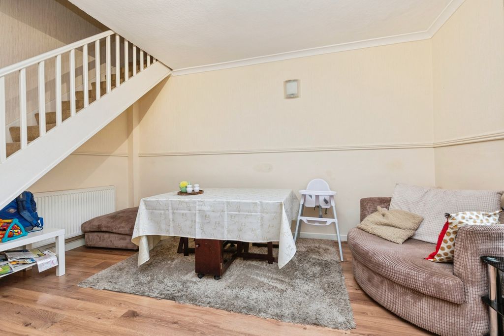 Property photo 3 of 15 Photo