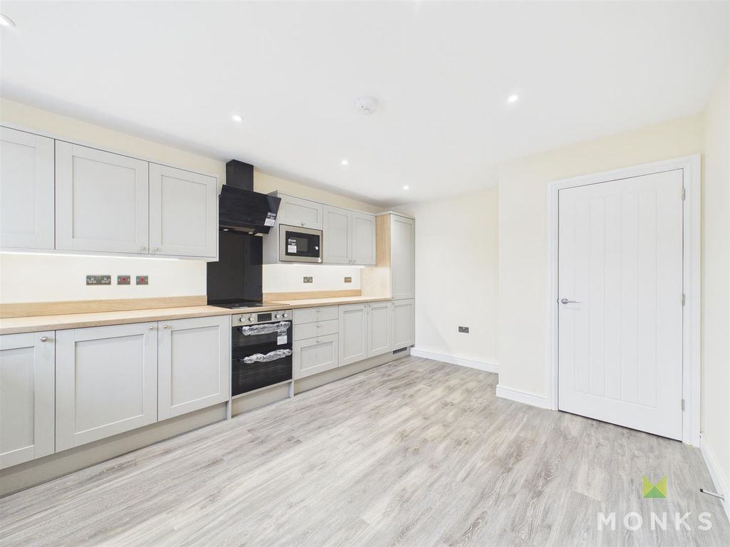 Property photo 3 of 17 Cam01520G0-Pr0336-Still005.Jpg