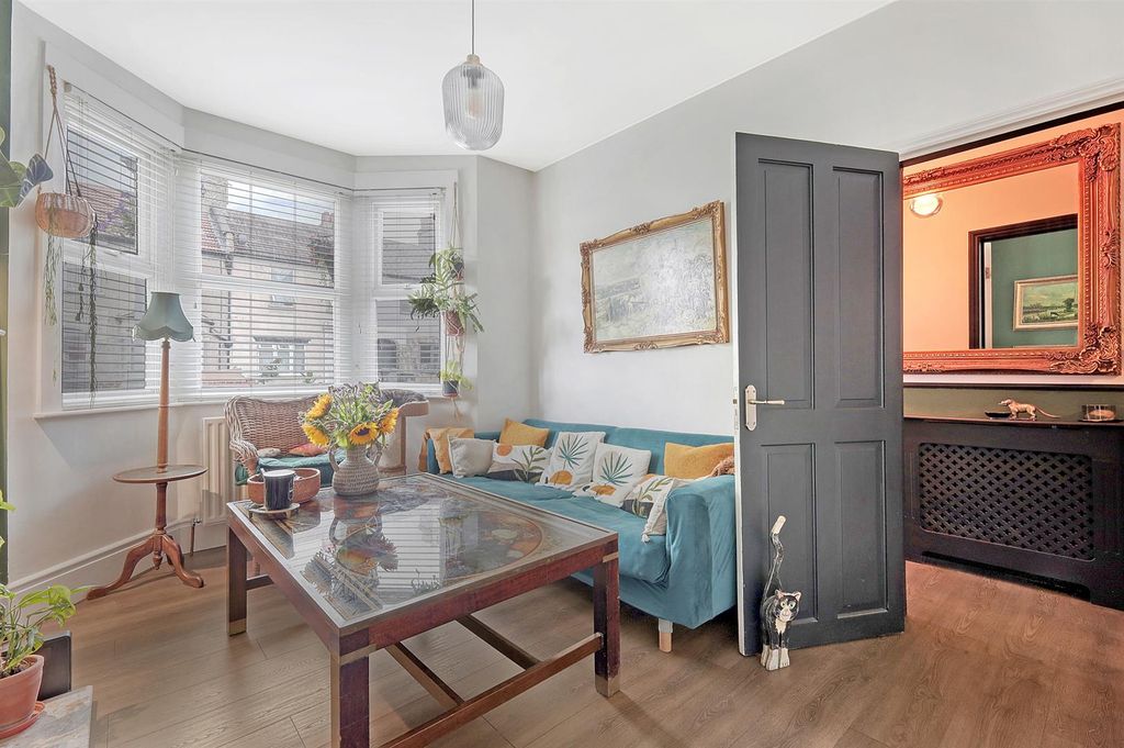 Property photo 3 of 19 20