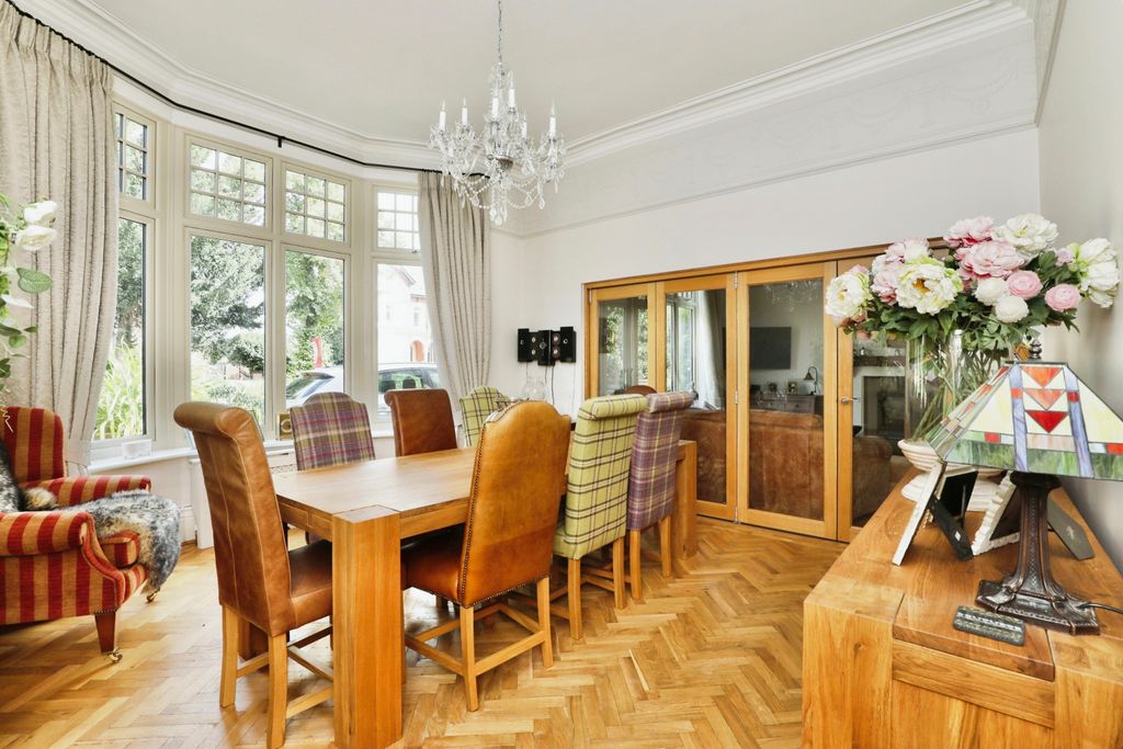 Property photo 3 of 17 Dining Room