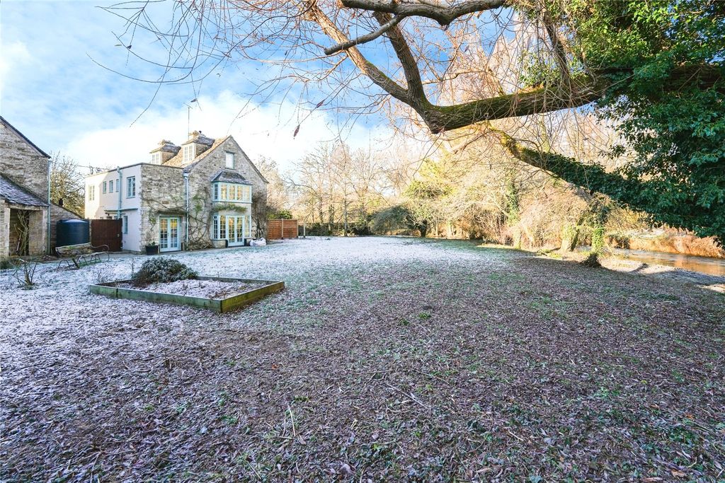 Property photo 2 of 19 Picture No. 16