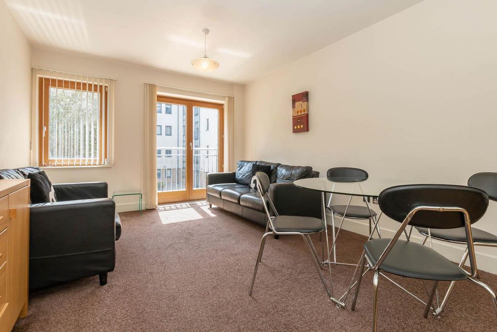 Property photo 1 of 10 Living Room