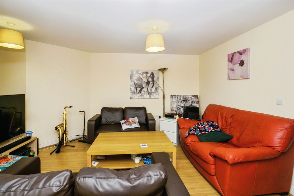 Property photo 2 of 21