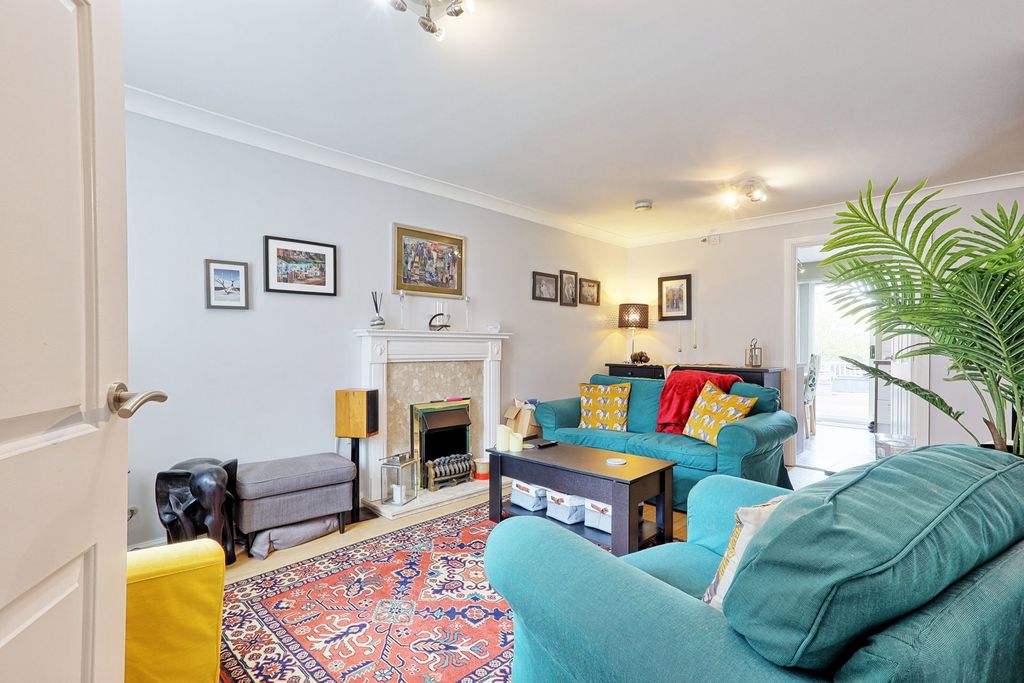 Property photo 2 of 34