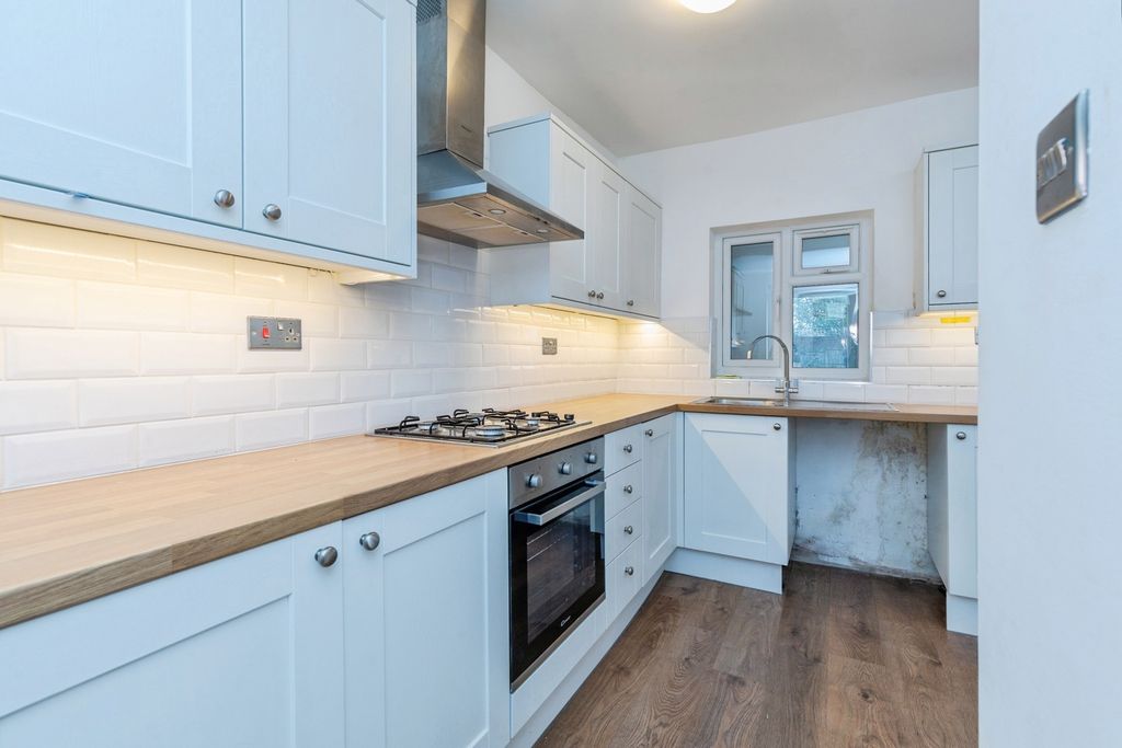 Property photo 2 of 17 Photo