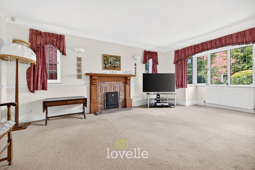 Property photo 2 of 27