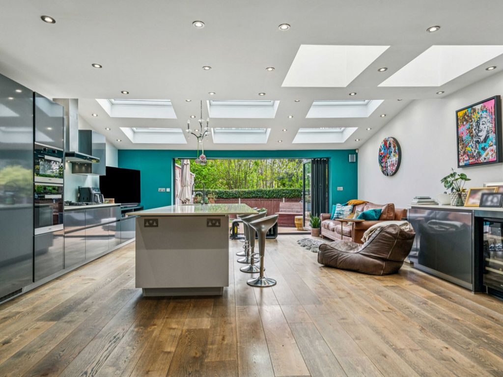 Property photo 2 of 16