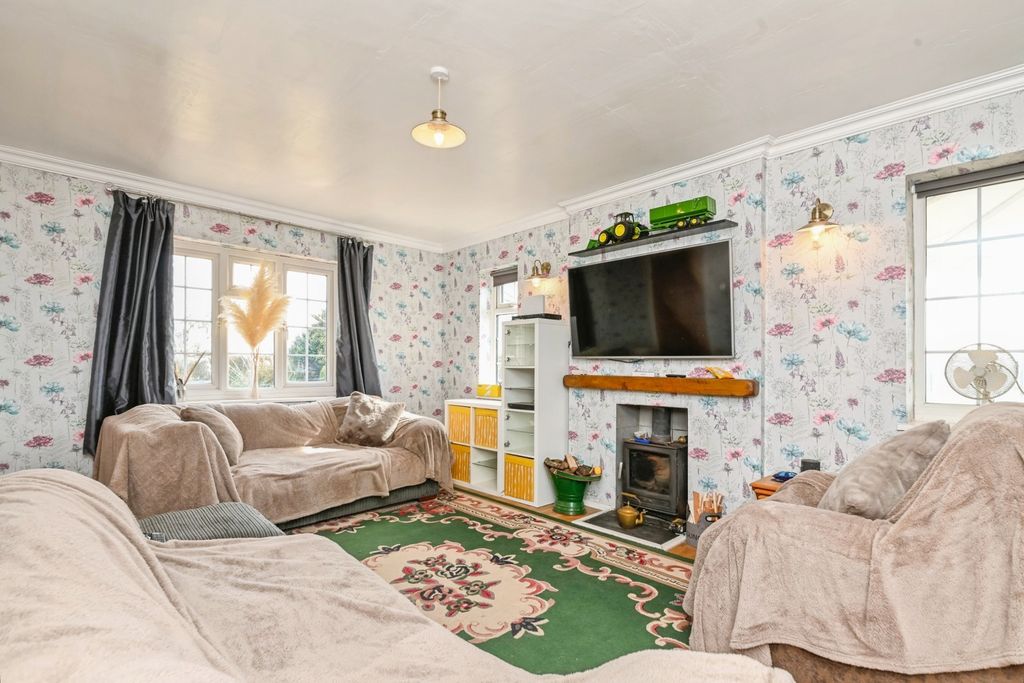 Property photo 2 of 27 Living Room